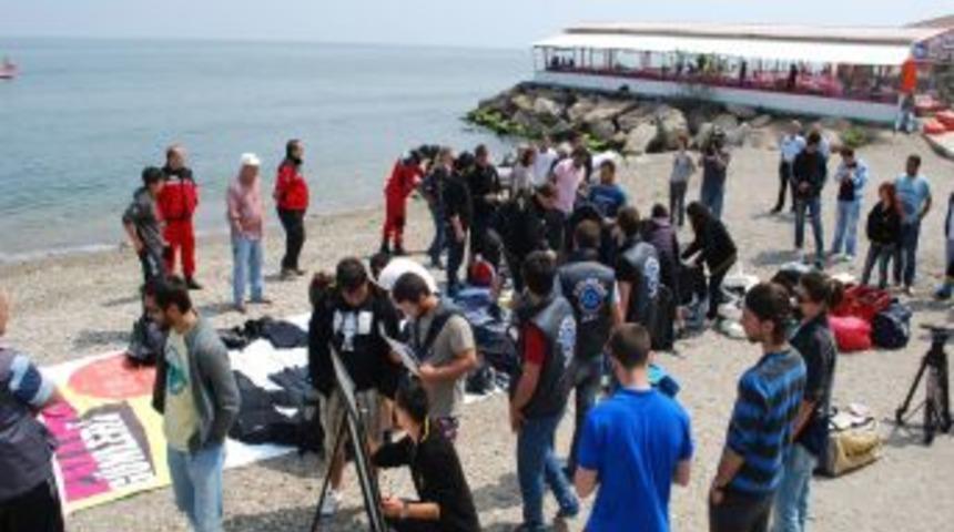 Mudanya'da Dalgı&ccedil;lar Denizden &Ccedil;&ouml;p Topladı