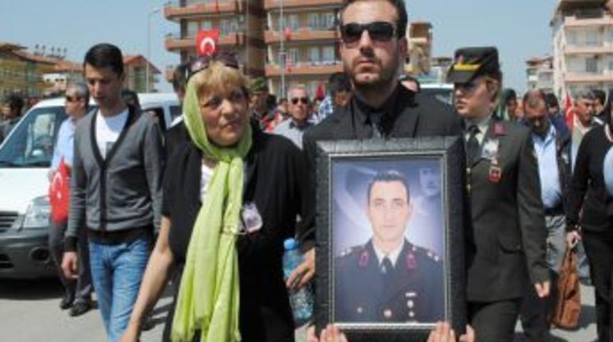 Manavgat Belediyesi, şehit annesi Şarlak'ı yılın annesi se&ccedil;ti