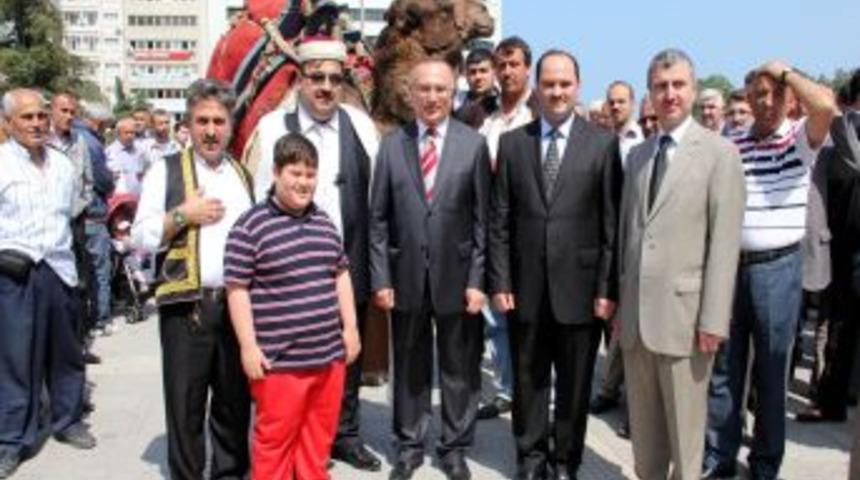 Kermeste A&ccedil;ık Artırma İle Deve Satıldı