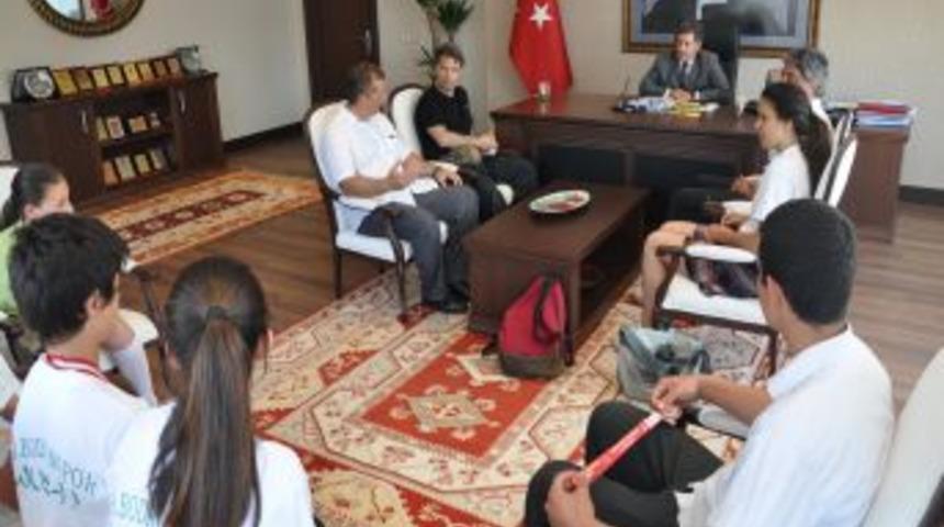 Kaymakam G&ouml;dekmerdan'dan Başarılı Sporculara &Ouml;d&uuml;l