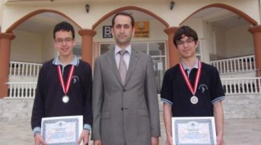 Şehzadeli &Ouml;ğrenciler Matematik Olimpiyatından Madalya İle D&ouml;nd&uuml;