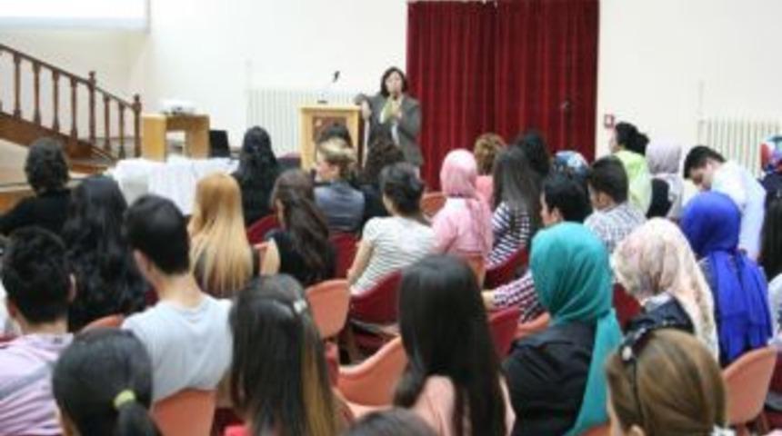 Karatekin &Uuml;niversitesi Sağlık Y&uuml;ksekokulu Hemşirelik Haftası'nı kutladı