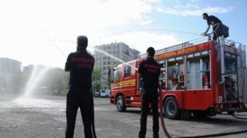 Diyarbakır B&uuml;y&uuml;kşehir Belediyesi &Ccedil;ok Ama&ccedil;lı İtfaiye Aracını Filosuna Kattı