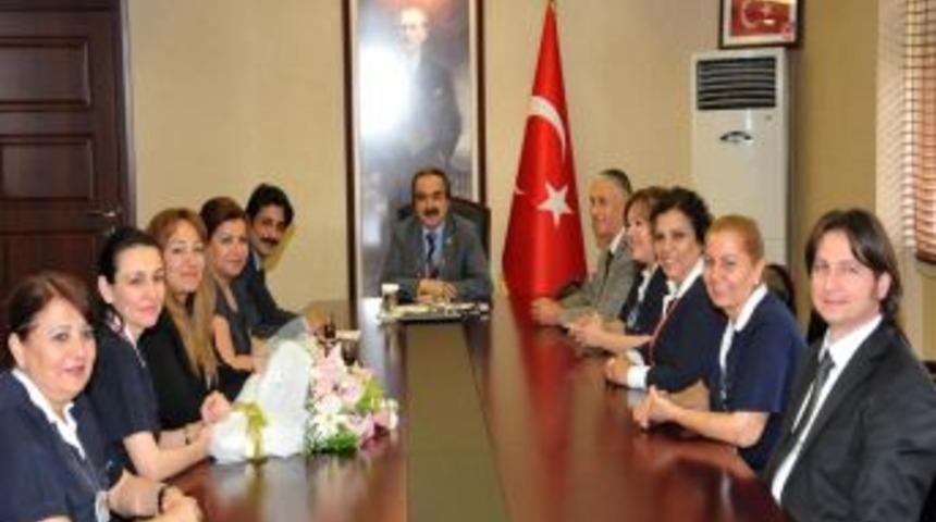 Hemşirelerden Vali Coş'a Ziyaret