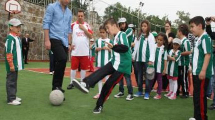 Kimsesiz &ccedil;ocuklar, Ertuğrul Sağlam'la keyifli bir g&uuml;n ge&ccedil;irdi