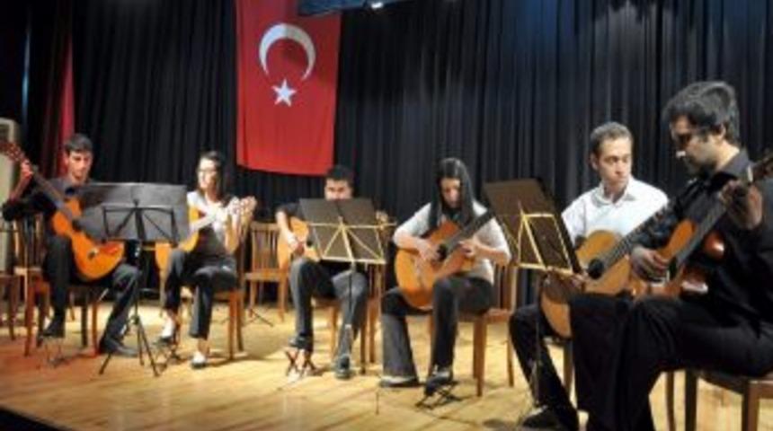 &Ouml;ğrenci Orkestrası Nazillilileri B&uuml;y&uuml;ledi