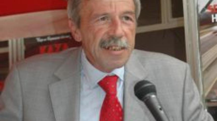 Manisa'da Trakt&ouml;r S&uuml;r&uuml;c&uuml;lerine Reflekt&ouml;r Dağıtıldı