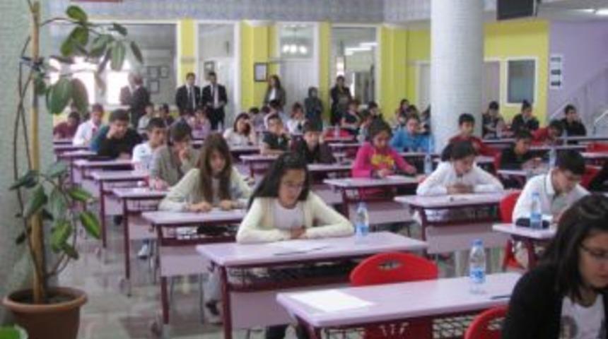 İngilizce Olimpiyatlarında Dereceye Giren &Ouml;ğrenciler &Ouml;d&uuml;llendirildi