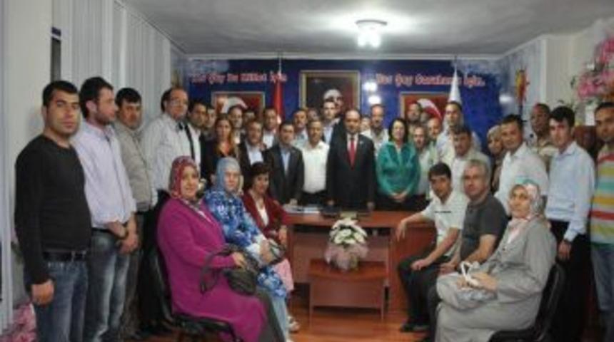 Baybatur İl&ccedil;e Ziyaretlerinde Başkan Erg&uuml;n'e Y&uuml;klendi