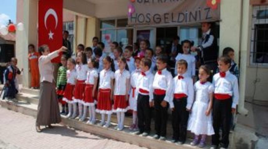 İlk&ouml;ğretim &ouml;ğrencileri okuma bayramı d&uuml;zenledi