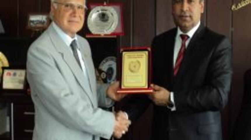 Thk'dan Genel Sekreter Eryılmaz'a Plaket