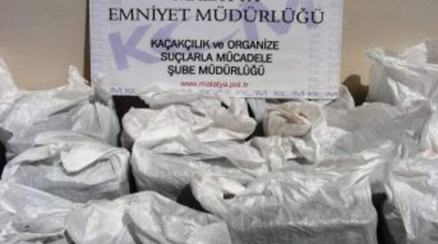 Kargo Aracında 18 Bin 120 Paket Ka&ccedil;ak Sigara Ele Ge&ccedil;irildi