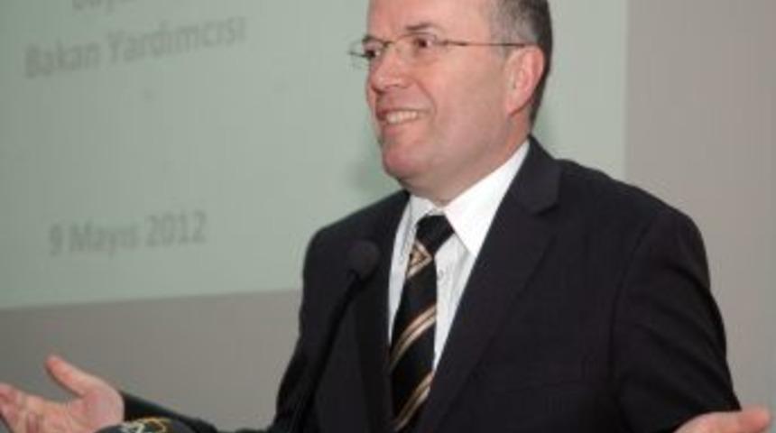 Naci Koru, Sel&ccedil;uk'ta &Ouml;ğrencilerle Buluştu