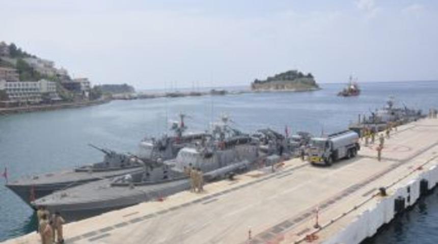 Atbikatta Olan Donanma Gemileri Kuşadası'nda Mola Verdi