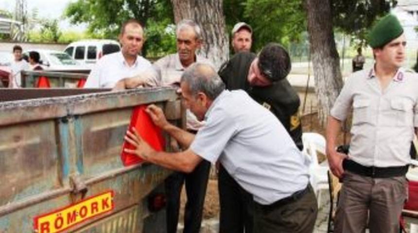 Sarıg&ouml;l'de Reflekt&ouml;r Dağıtımı