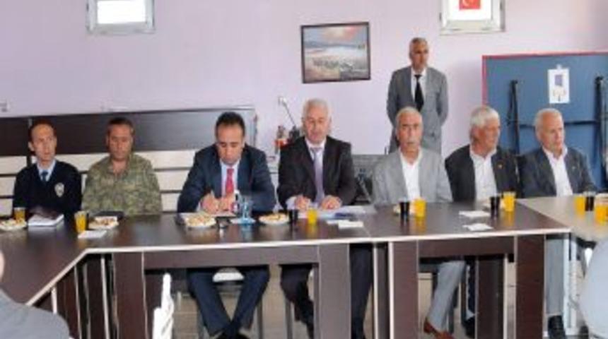 &Ccedil;elikhan'da "2012 Yılı İl&ccedil;e İdare Toplantısı" Yapıldı