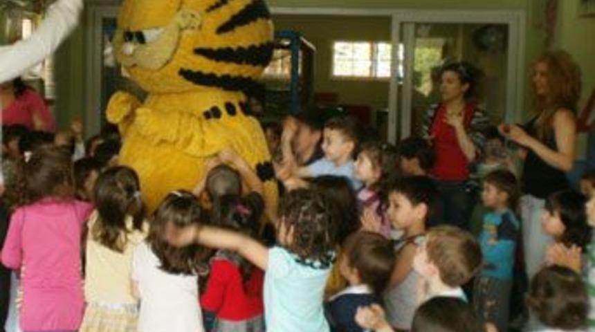 Minikler Garfield&rsquo;i &ccedil;ok sevdi