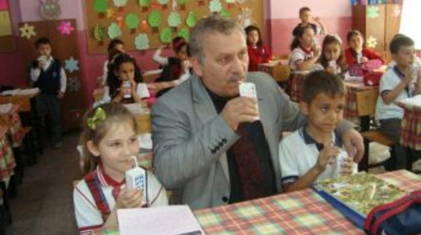 Alaplı'da &Ouml;ğrencilere S&uuml;t Dağıtımı Başladı