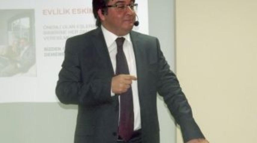 "Evlilikte temel ihtiya&ccedil;; d&uuml;r&uuml;stl&uuml;k, sadakat ve sabır"