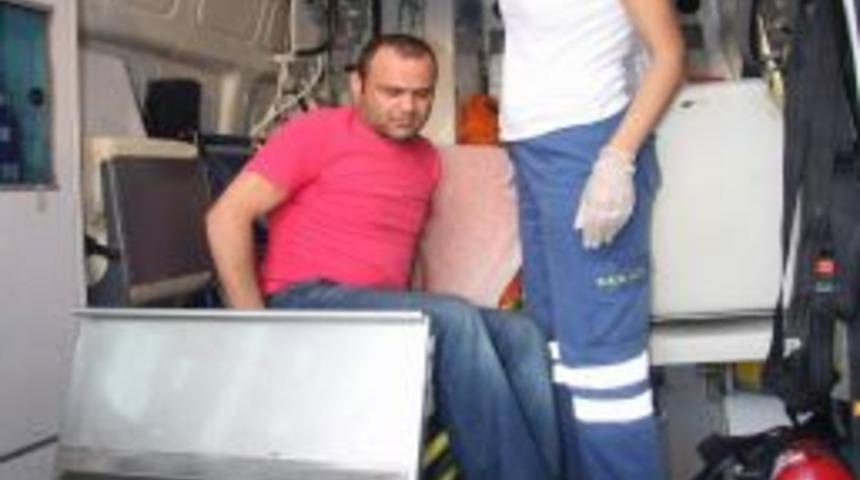 Sokak Ortasında Silahıyla Oynarken Kendisini Vurdu