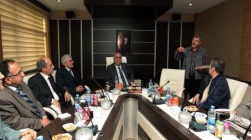 G&uuml;ney Afrika'da İlk T&uuml;rk Okulunu A&ccedil;an Din Bilimcisi Ebubekir Efendi Erzurum`da Sempozyumla Anılacak