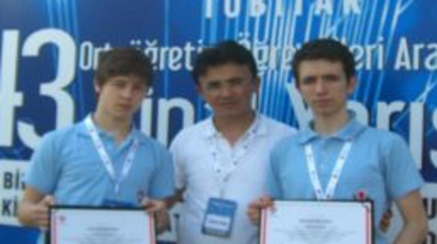 Nil&uuml;ferli &ouml;ğrencilerin projesi, T&uuml;rkiye &uuml;&ccedil;&uuml;nc&uuml;l&uuml;ğ&uuml; getirdi