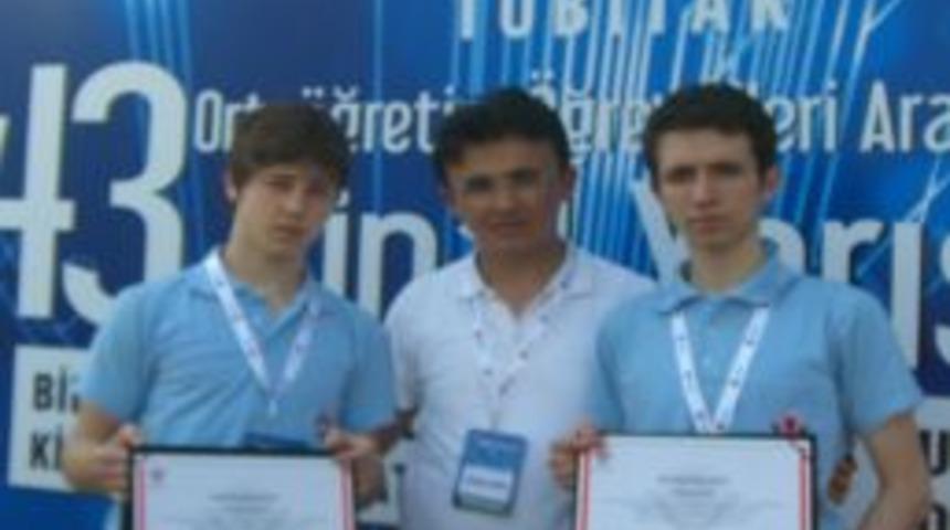 Nil&uuml;fer Fen Ve Anadolu Lisesi T&uuml;bitak'ta T&uuml;rkiye &Uuml;&ccedil;&uuml;nc&uuml;s&uuml; Oldu