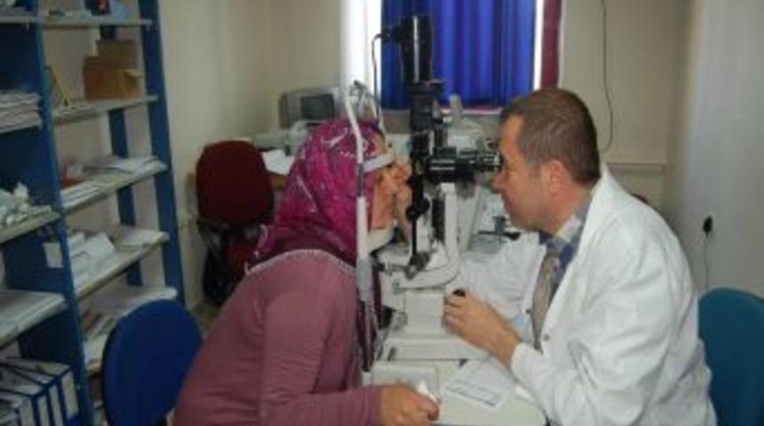 G&ouml;z&uuml;ne Kazma Gelen Kadın G&ouml;z&uuml;n&uuml; Kaybetmekten Kurtuldu