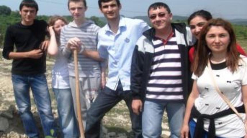 &Ccedil;er&ccedil;ili K&ouml;y&uuml;ne Ceviz Ağacı Dikildi