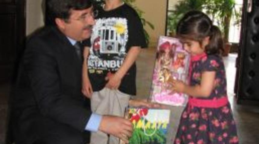 Vanlı Depremzedelerden Amasya Valisi'ne Veda Ziyareti