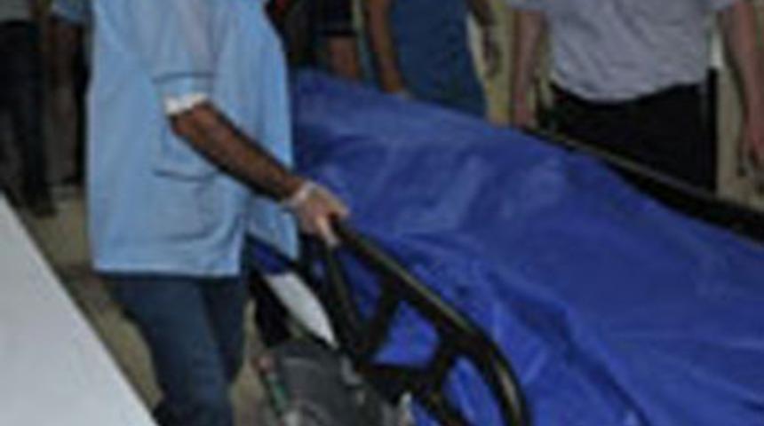 Omzundaki t&uuml;fek &ouml;ld&uuml;rd&uuml;