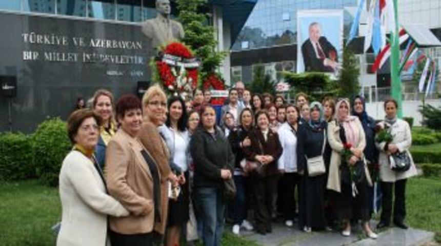 Azerbaycan&rsquo;ın merhum lideri Haydar Aliyev doğum g&uuml;n&uuml;nde anılıyor