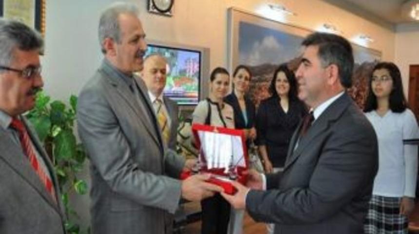 Başkan &Ouml;zdemir'e Teşekk&uuml;r