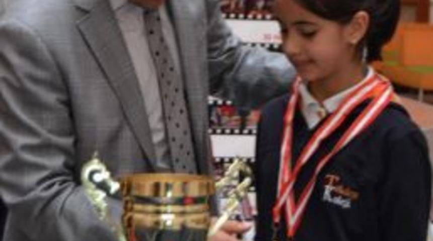 Tekden Koleji Tenis Takımı T&uuml;rkiye 2.'si Oldu