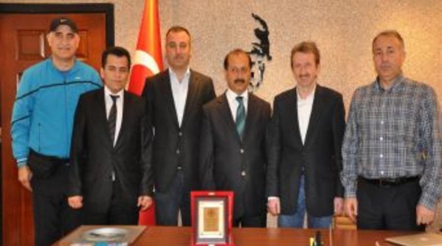 Batukan'a Teşekk&uuml;r Plaketi