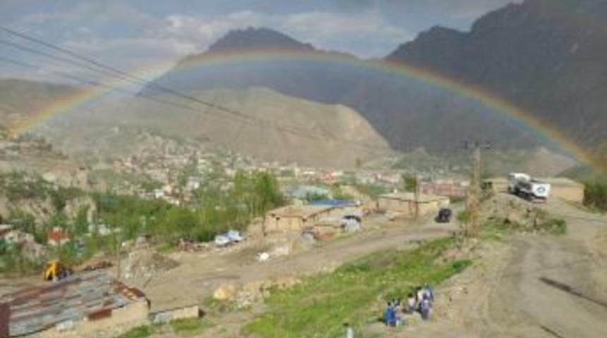 Hakkari'de G&ouml;kkuşağı G&uuml;zelliği