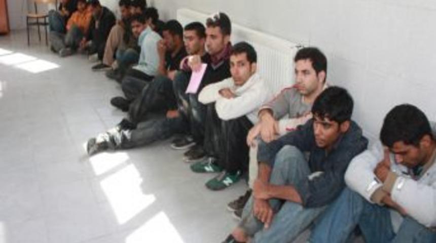 Zunk&ouml;pr&uuml;'de 18 Ka&ccedil;ak G&ouml;&ccedil;men Yakalandı