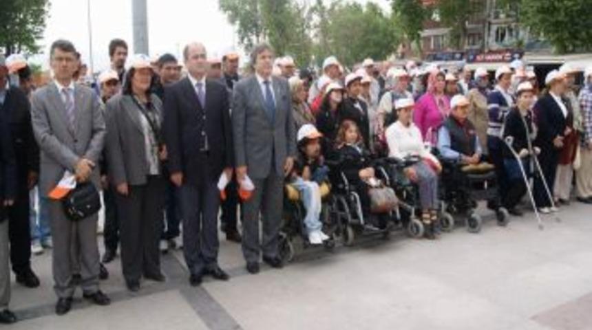 Bandırma'da Engelliler Haftası Kutlamaları Yağmur Engeline Takıldı