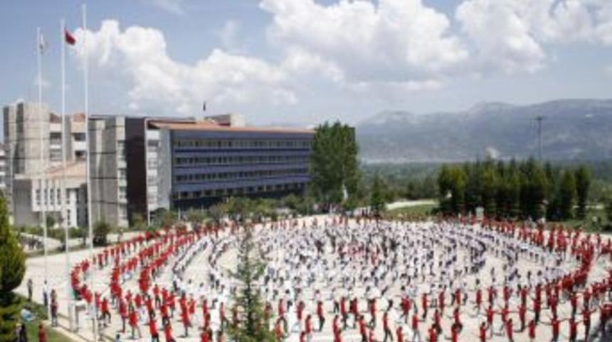 Muğla'da 1200 Kişi Aynı Anda Zeybek Oynadı