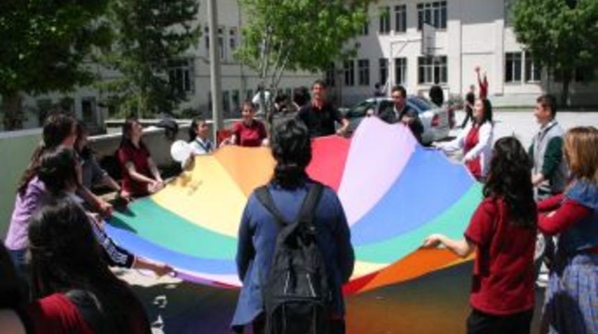 'almanca Yollarda Otob&uuml;s&uuml;' Erzincan'da