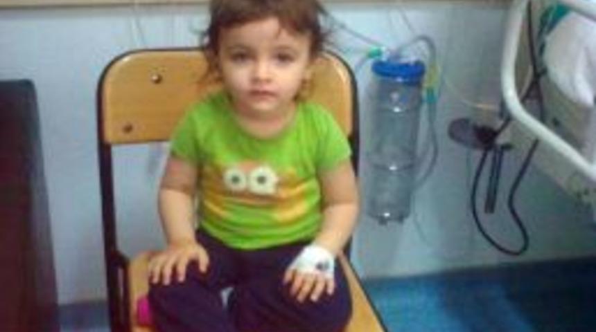 Sokakta oynayan 2 yaşındaki &Ouml;zge maganda kurşunuyla yaralandı