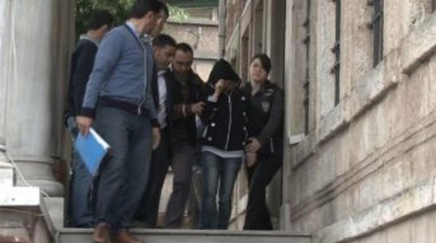 İki kişiyi &ouml;ld&uuml;ren liseli kız adliyeye sevk edildi