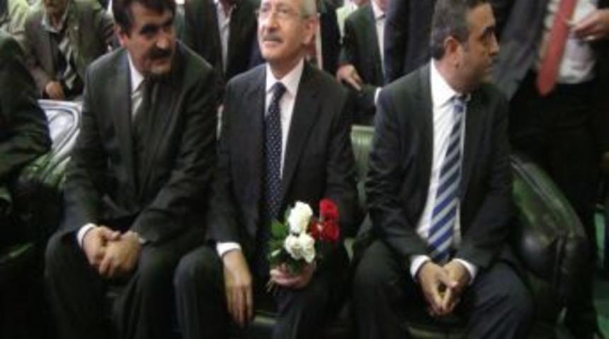 CHP Bitlis İl Kongresi'ne BDP'liler &ccedil;elenk g&ouml;nderdi