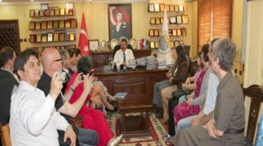 Yedi &Uuml;lkeden Gelen 24 Konuk Başkan Tuna'yı Ziyaret Etti