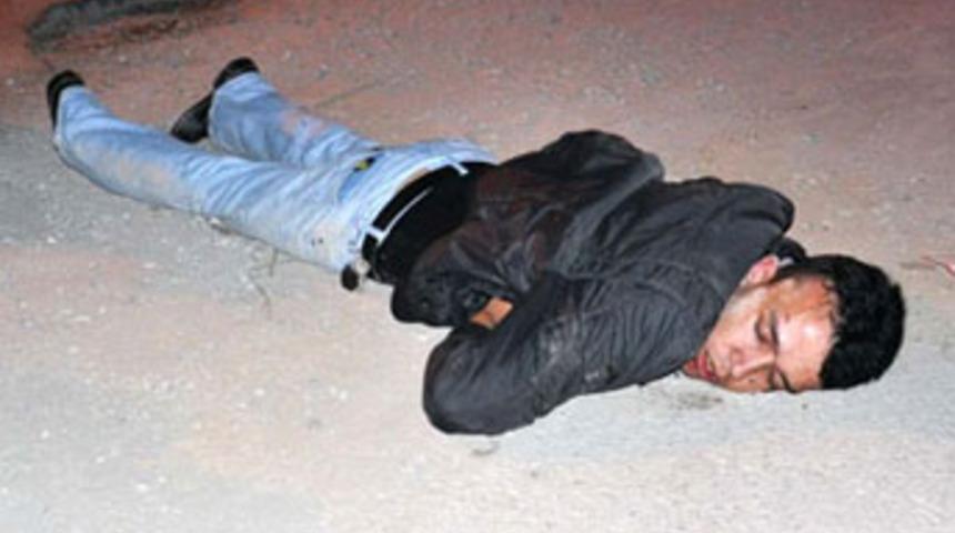 Arabadan indirip, &ouml;ld&uuml;resiye d&ouml;vd&uuml;ler