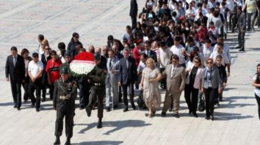 T&uuml;rkiye Sakatlar Konfederasyonu &Uuml;yeleri Anıtkabir'i Ziyaret Etti