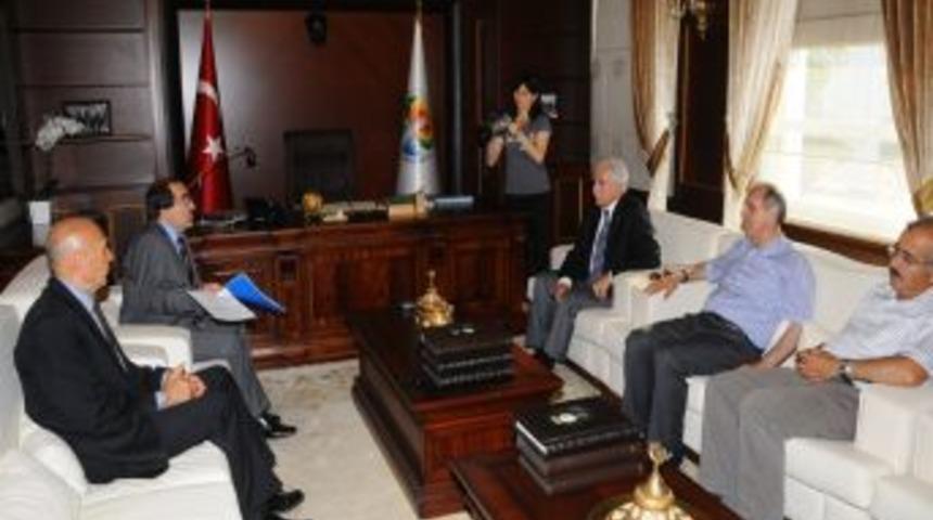 Vali Coş'tan Aldırmaz'a Taziye Ziyareti