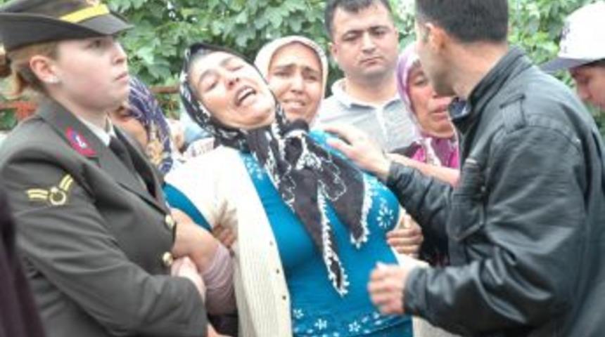 Gaziantep Şehidini Son Yolculuğuna G&ouml;zyaşları İle Uğurladı