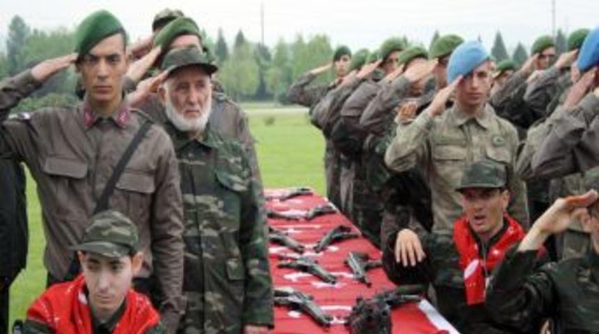 85 yaşındaki dede, en yaşlı asker unvanını eline ge&ccedil;irdi