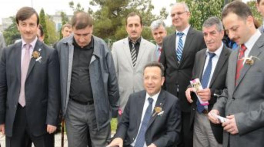 Vali Aksoy, tekerlekli sandalyeye oturdu
